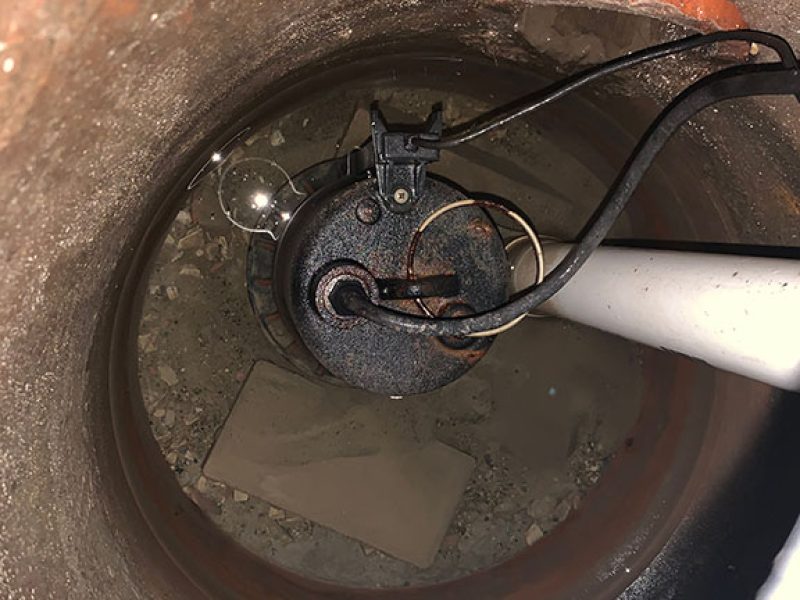 Sump pump submerged in a well of a home. EJECTOR PUMP AND SUMP PUMP REPLACEMENT/INSTALLATION IN GLENVIEW IL WITH JPW PLUMBING​